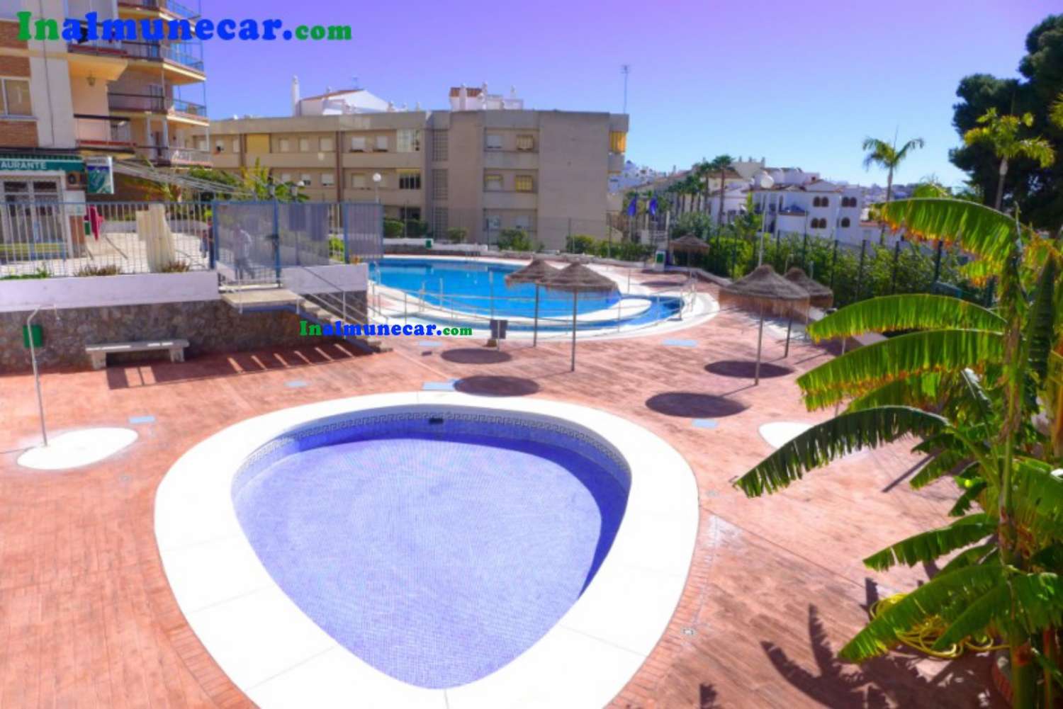 Apartment for sale in Almuñecar with pool and community parking