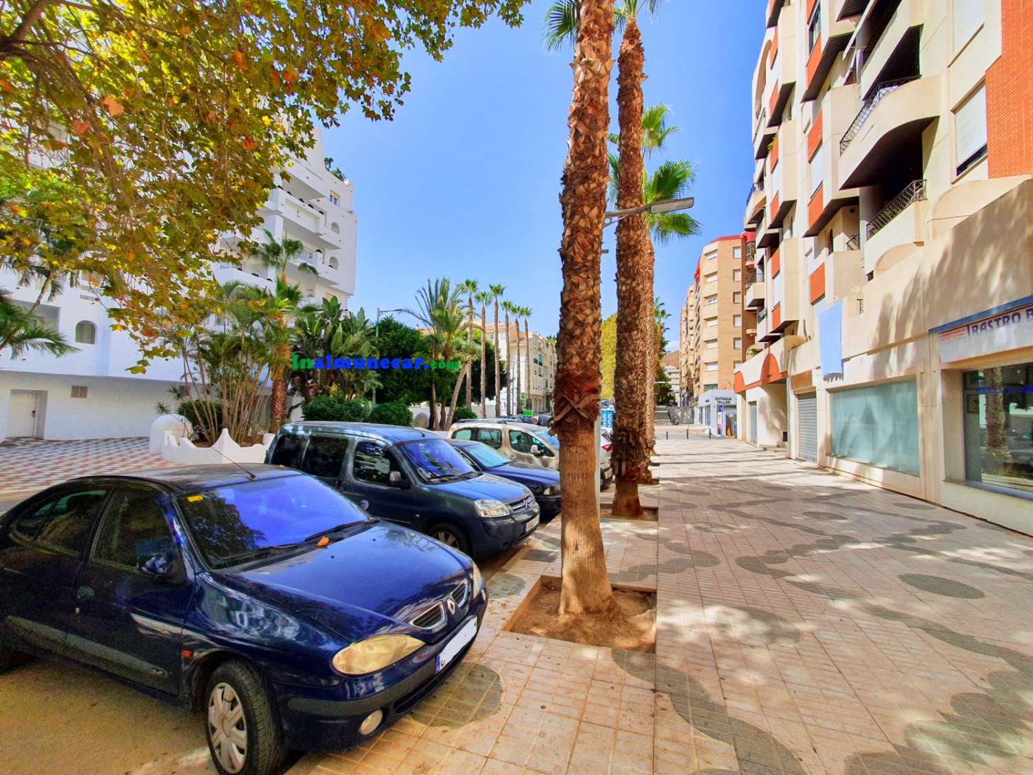 Apartment for sale in Almuñécar with parking space and storage room