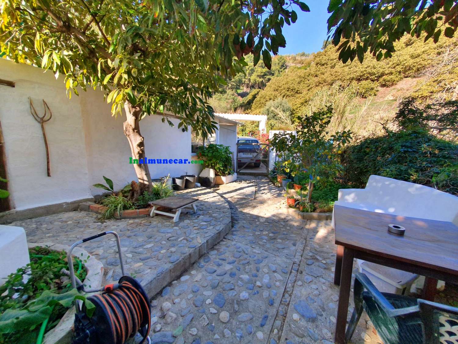 Maison de campagne à vendre à Almuñecar avec de belles vues.