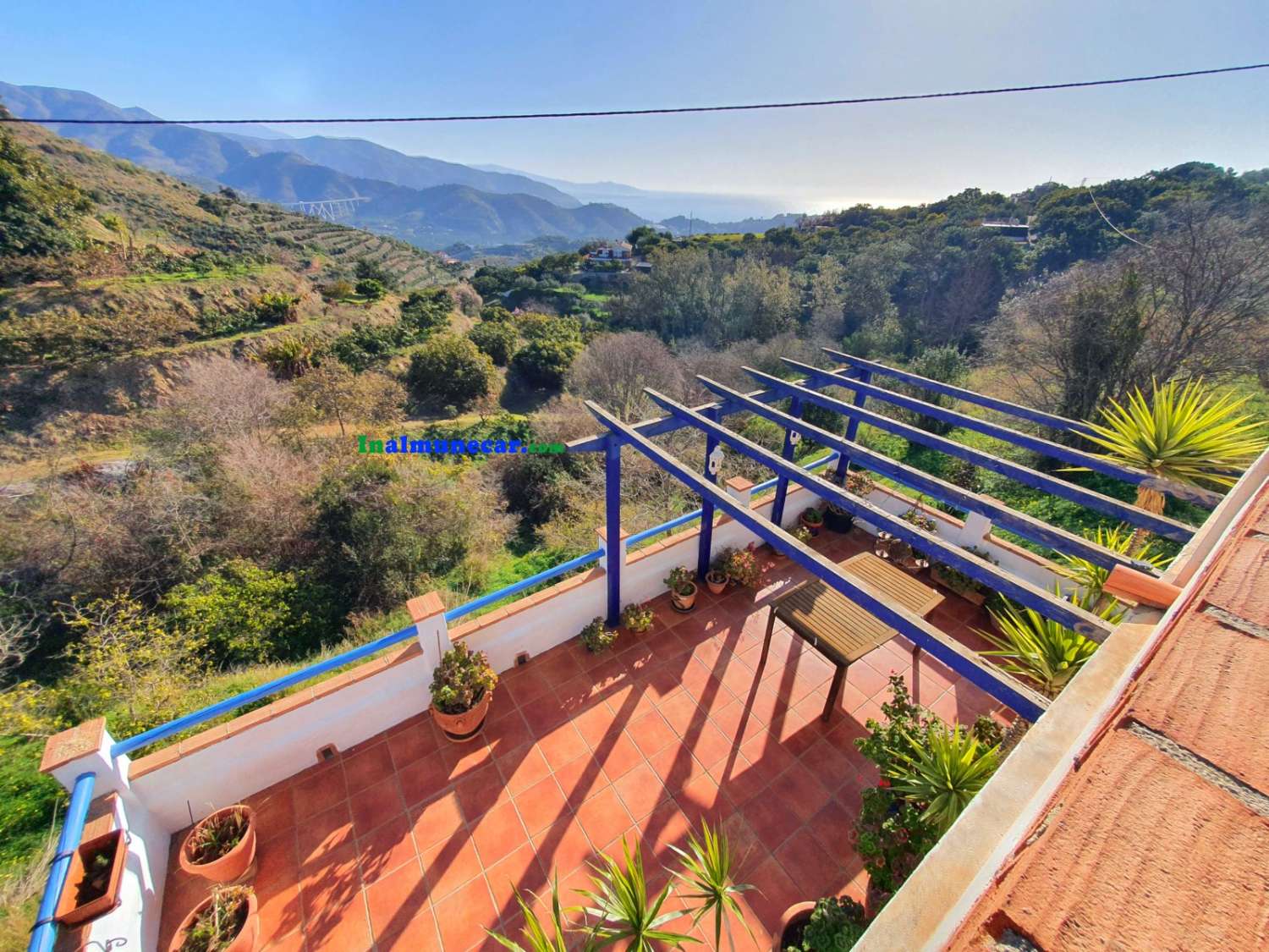 Maison de campagne à vendre à Almuñecar avec de belles vues.