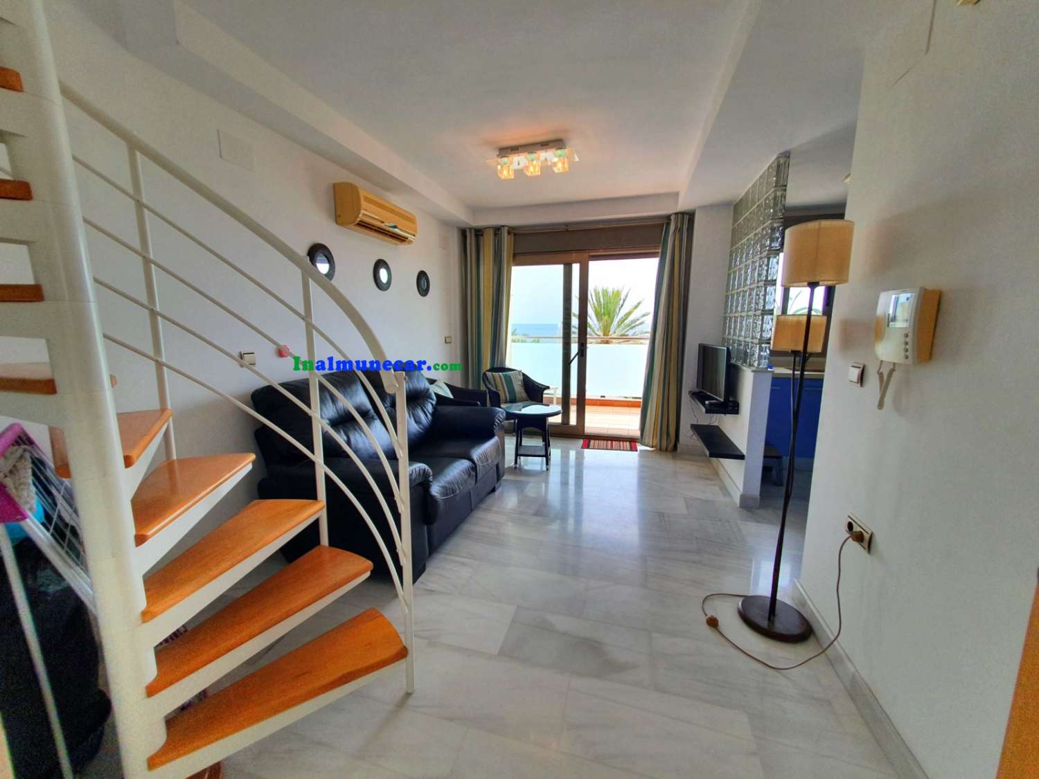 Apartamento en venta  en primera línea de playa , en el Paseo de Velilla, Almuñécar, Costa Tropical.