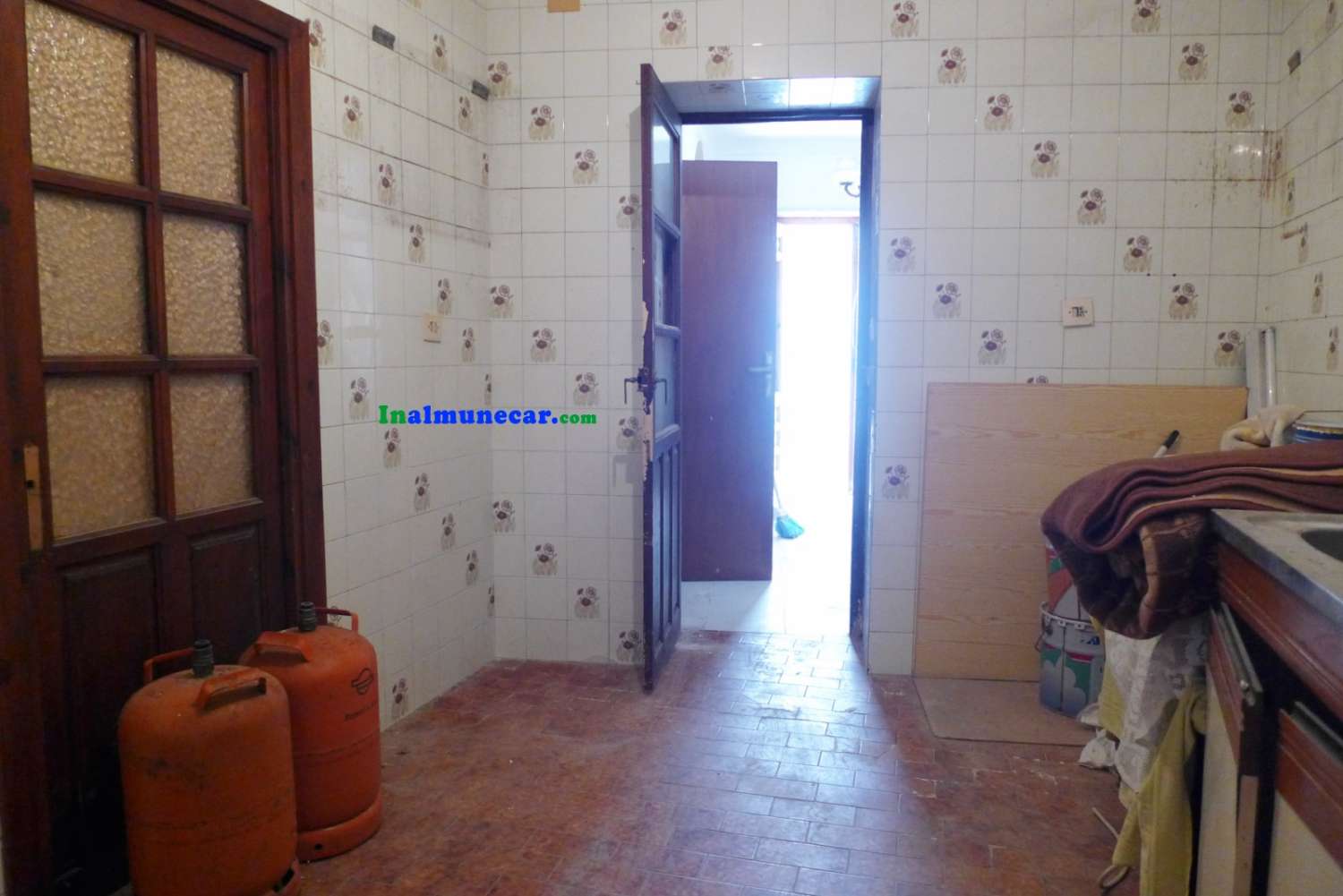 Se vende casa en Almuñécar, en el casco antiguo del barrio de San Miguel.