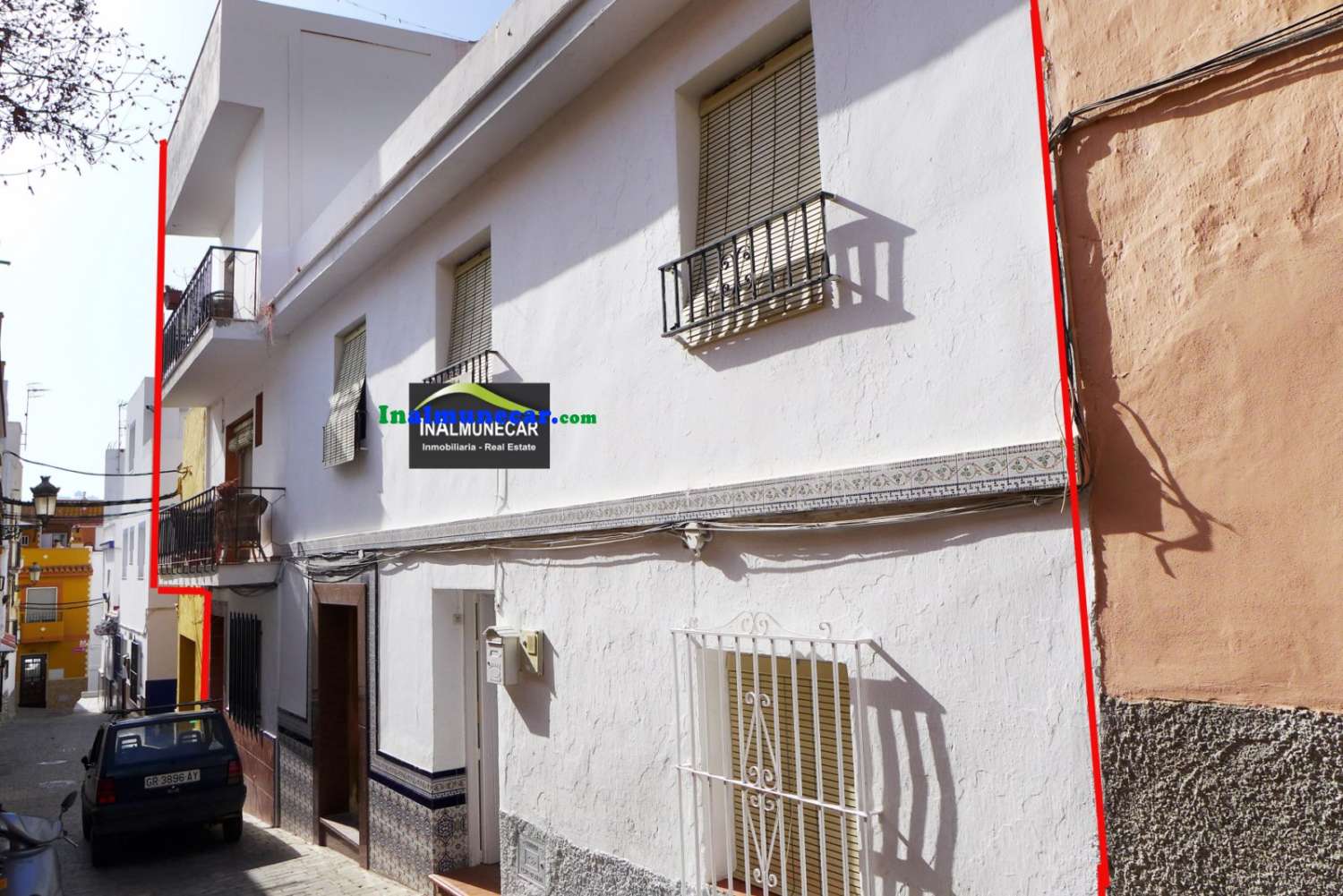 Se vende casa en Almuñécar, en el casco antiguo del barrio de San Miguel.