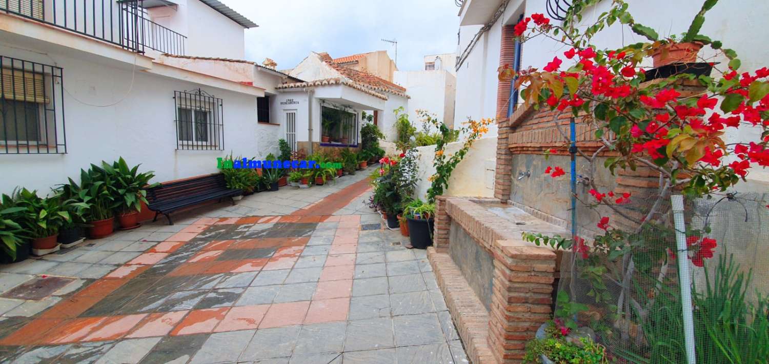 Se vende casa en Lentegi, Costa Tropical, Granada.