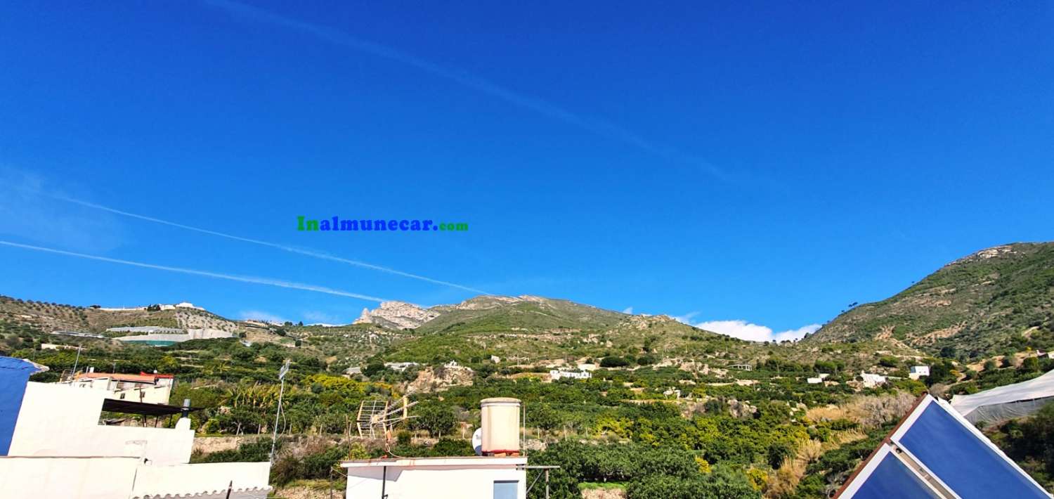 Hus til salg i Itrabo, med udsigt over bjergene