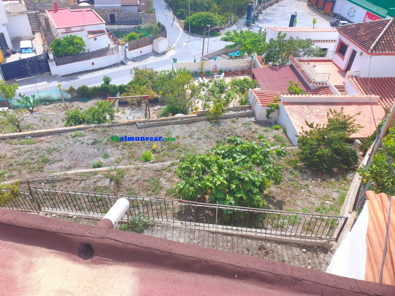 Maison à vendre à Almuñécar avec jardin.