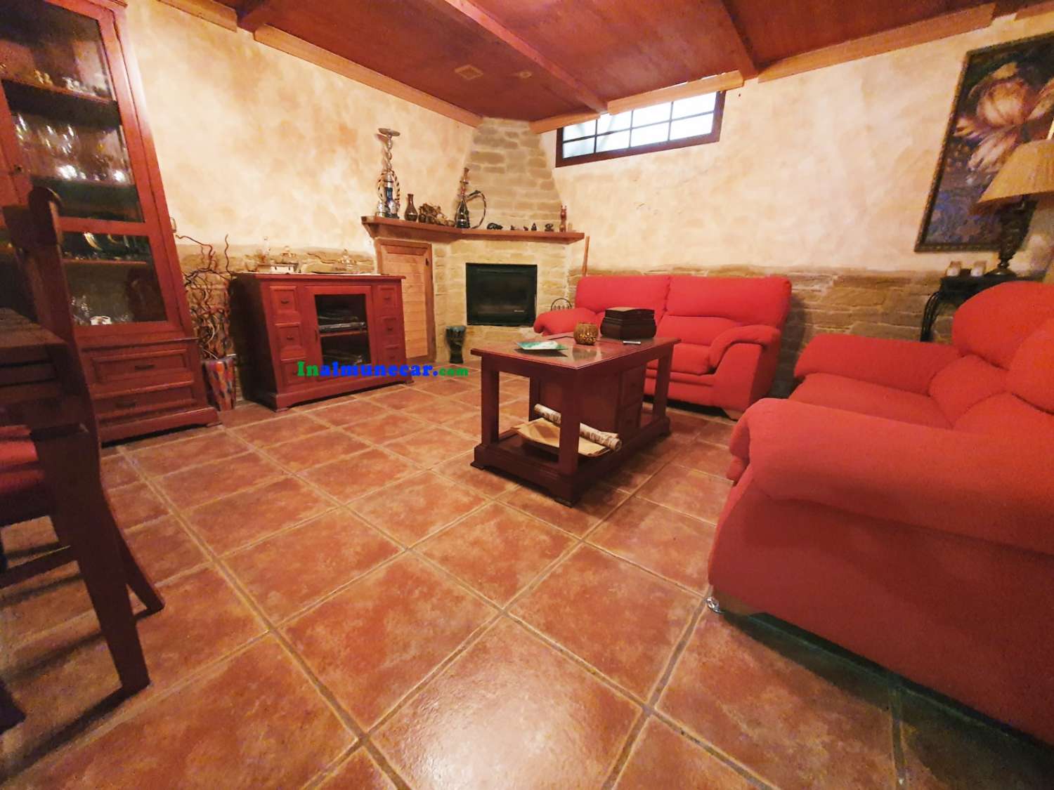 Fantastic house for sale in the centre, a stone´s throw from the Town Hall Square.