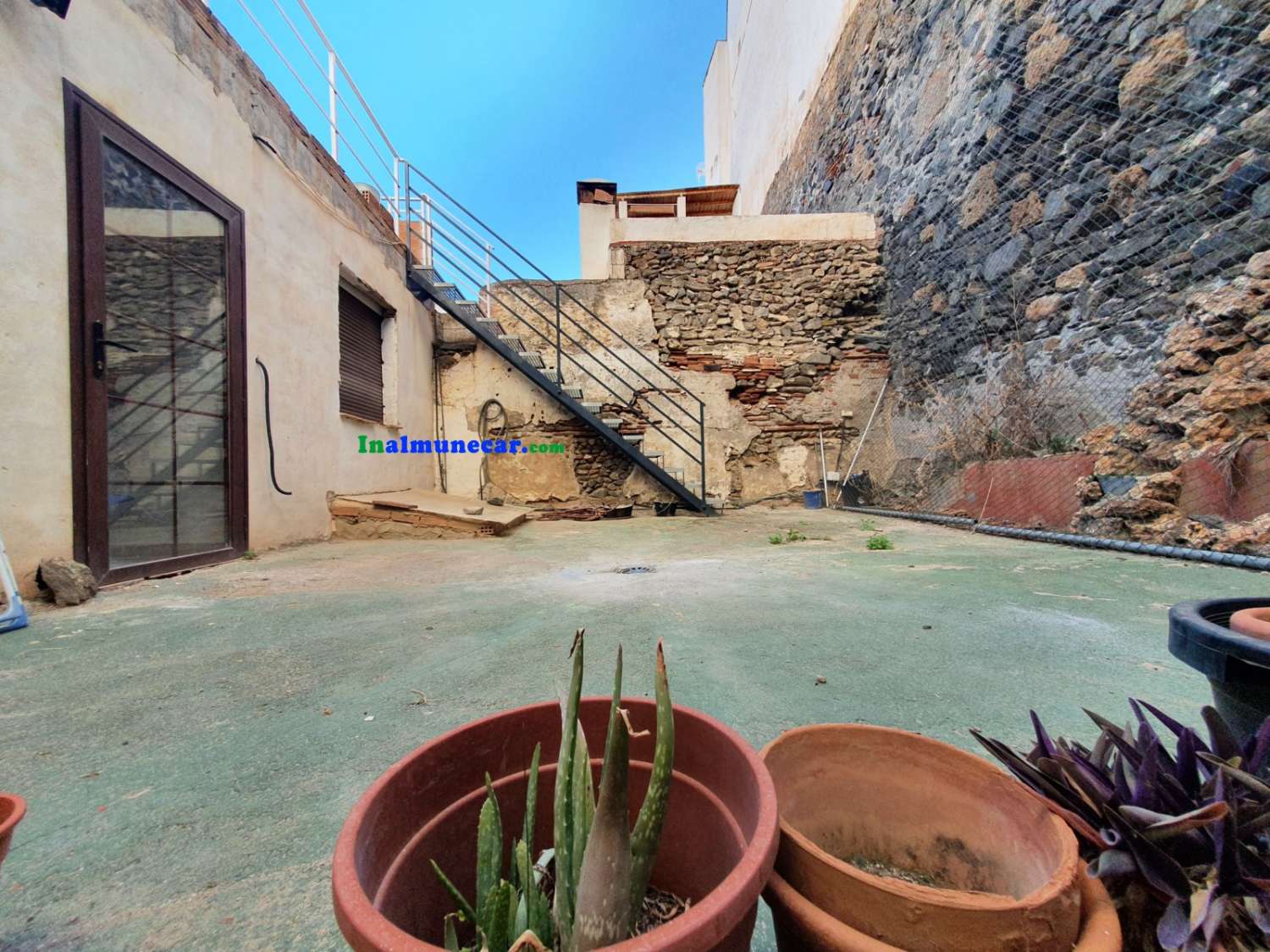 Fantastic house for sale in the centre, a stone´s throw from the Town Hall Square.