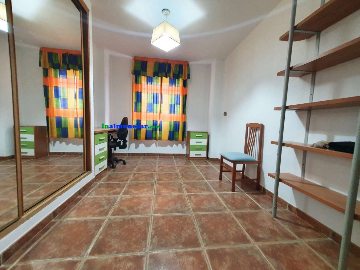 Se vende fantastica casa en el centro, a un paso de la Plaza del Ayuntamiento.