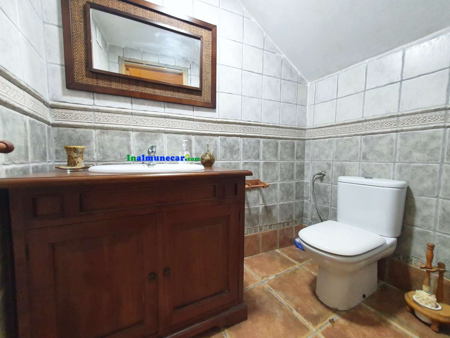 Fantastic house for sale in the centre, a stone´s throw from the Town Hall Square.