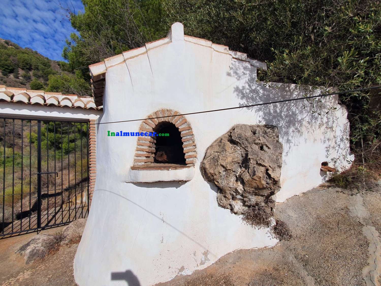 Se vende bonito cortijo en paraje de Gelibra de Almuñecar