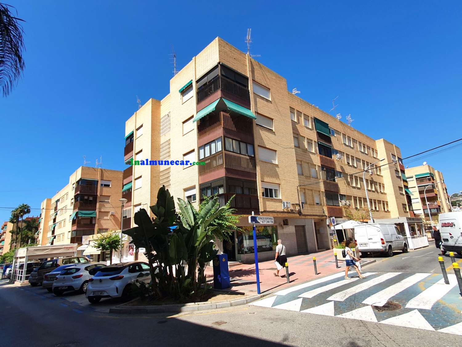Luxury apartment for sale in Almuñecar with garage and close to the beach