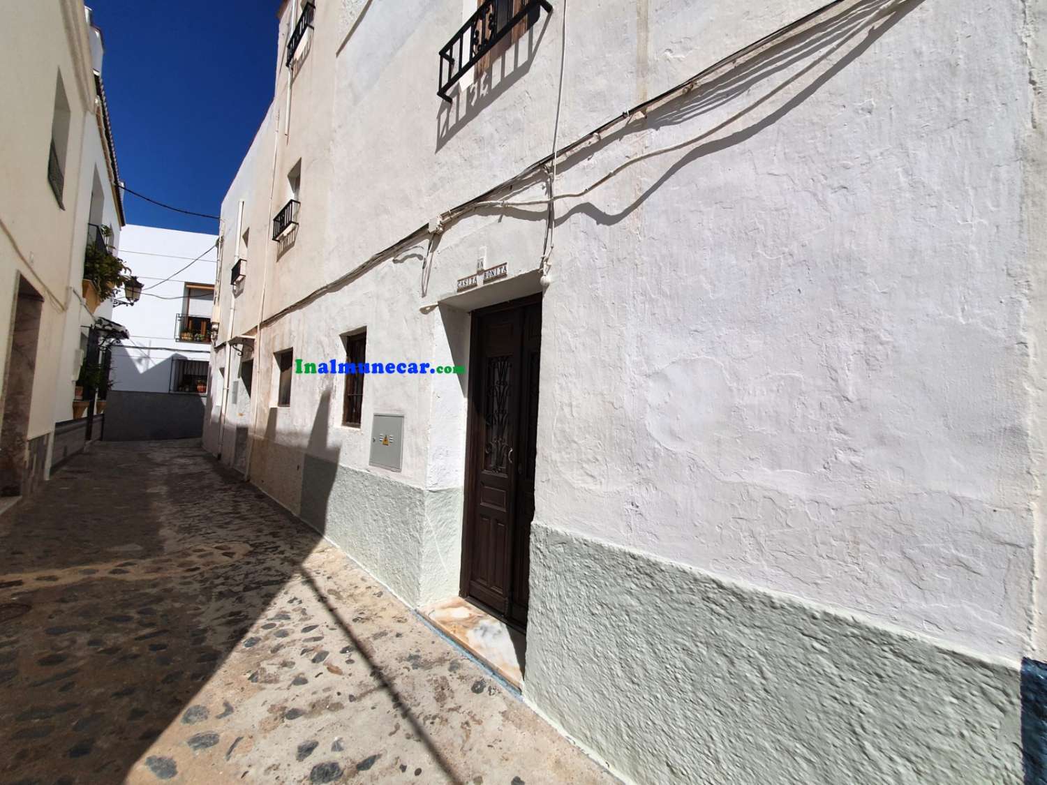 Se vende casa de pueblo situada en el casco histórico de Almuñécar - con licencia turistica