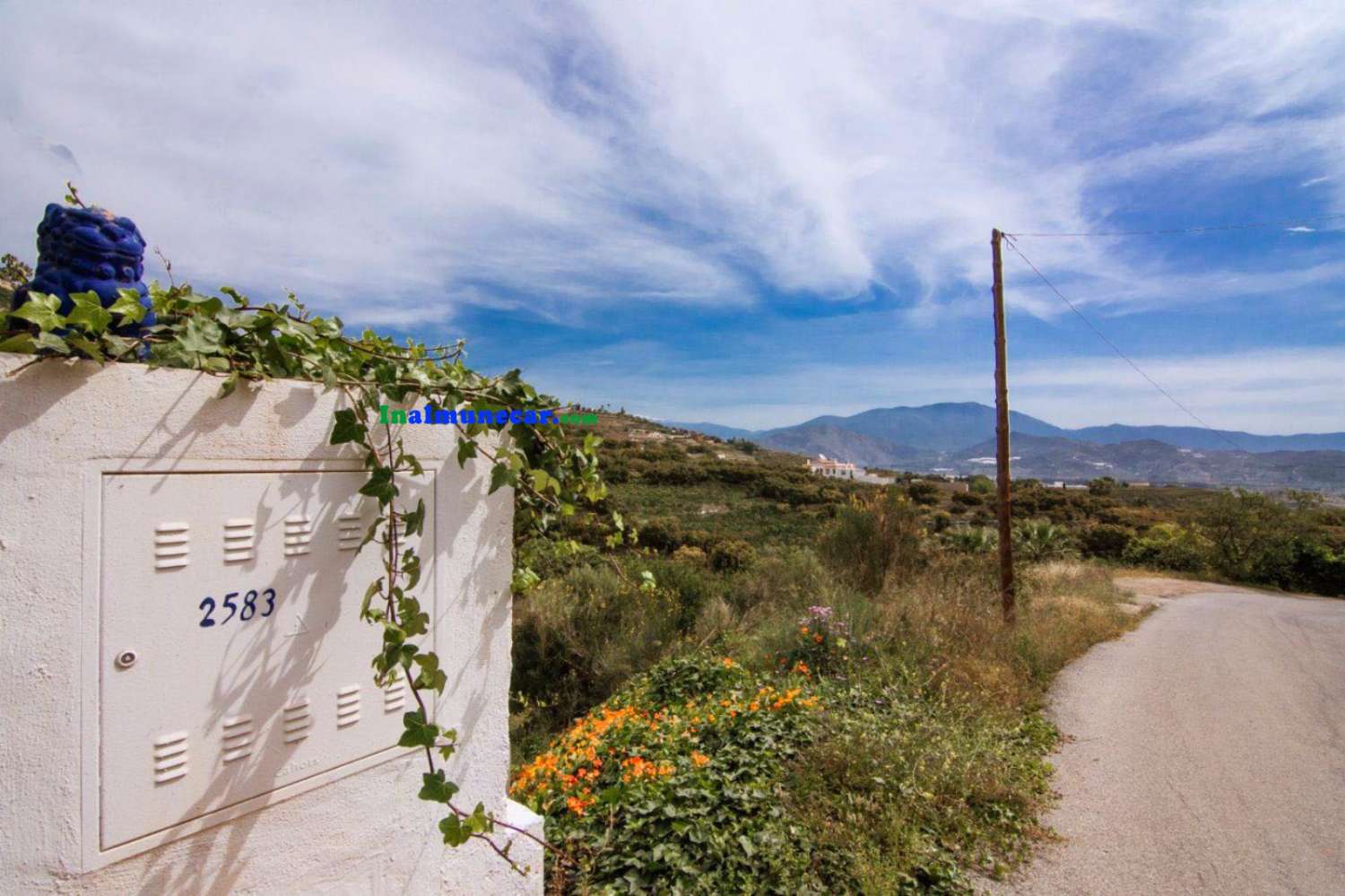 Parcela urbana en venta en Monte de los Almendros con bonitas vistas al mar y la montaña