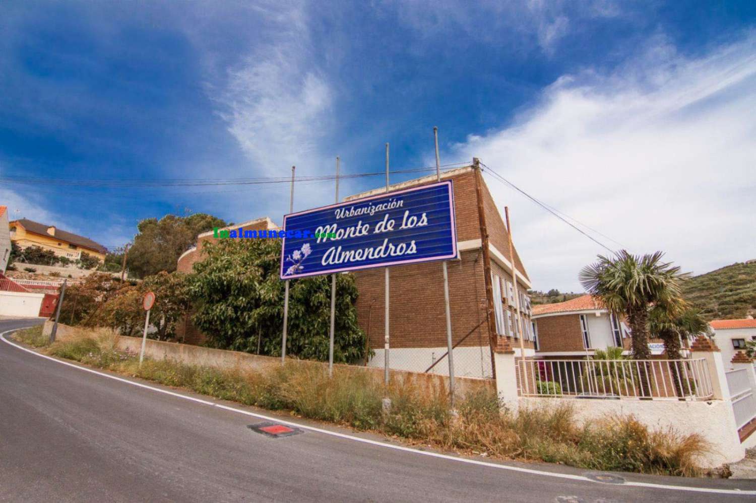 Parcela urbana en venta en Monte de los Almendros con bonitas vistas al mar y la montaña