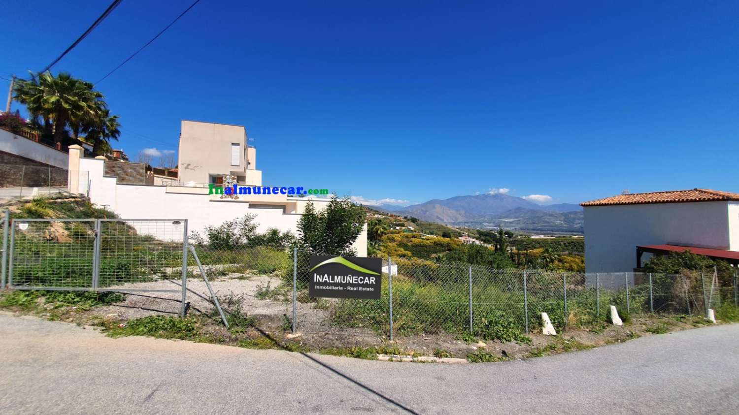Urban tomt till salu i Monte de los Almendros med vacker utsikt över havet och bergen