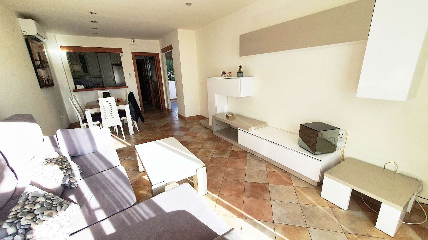 Lägenhet till salu i Almuñecar med stor terrass och nära San Cristobal-stranden