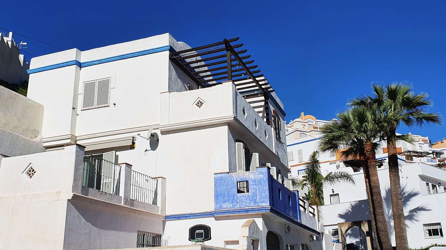 Lägenhet till salu i Almuñecar med stor terrass och nära San Cristobal-stranden