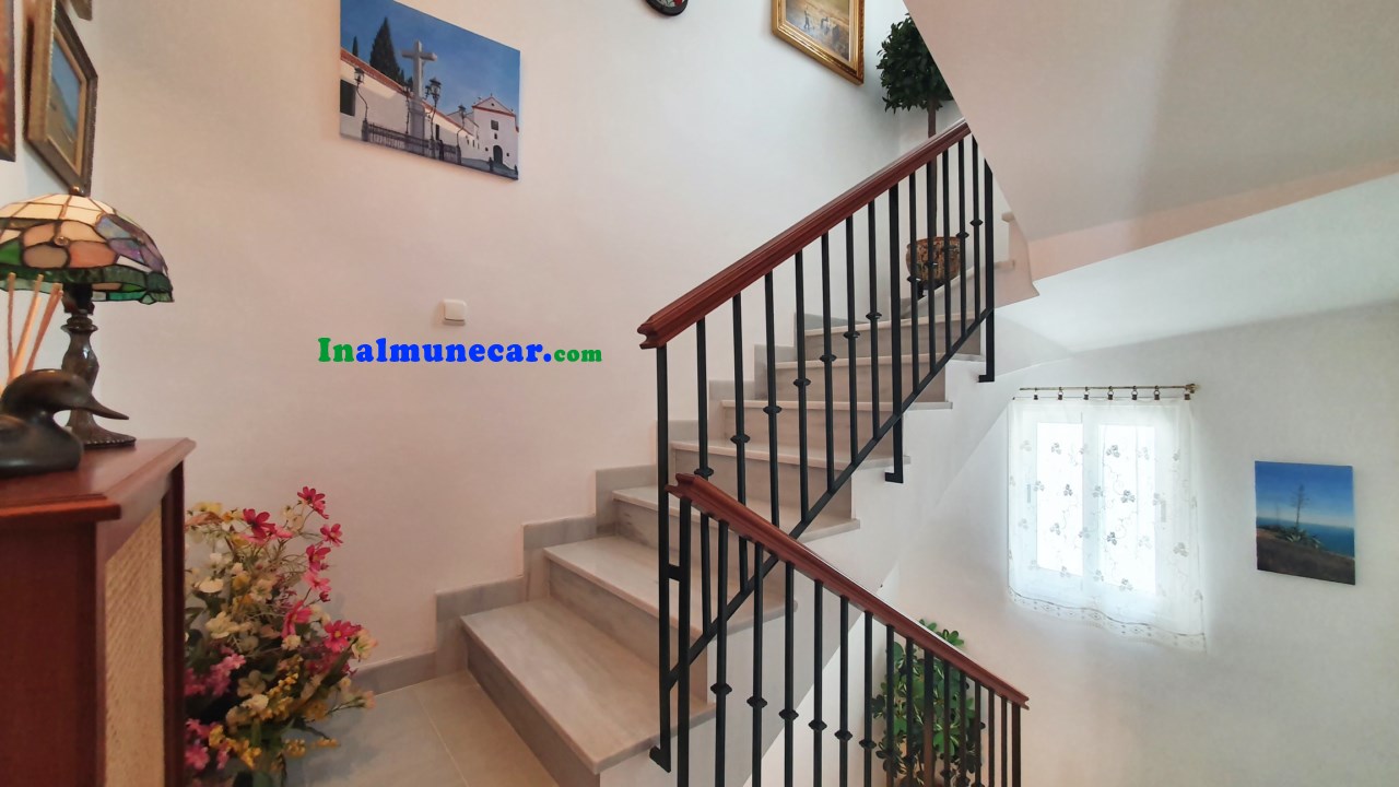 Chalet adosado con vistas al mar y piscina privada en La Herradura