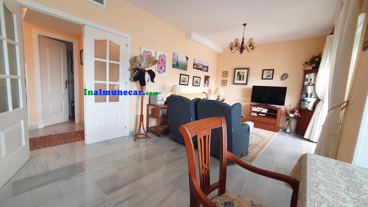 Chalet adosado con vistas al mar y piscina privada en La Herradura