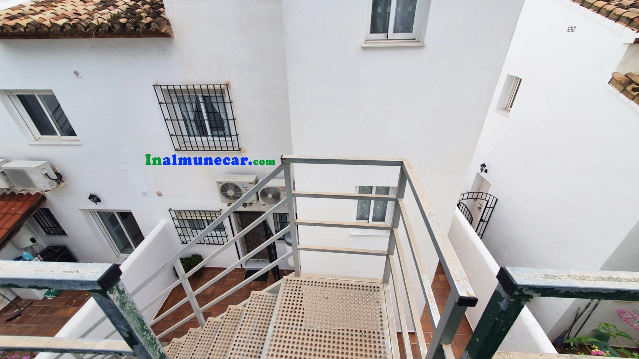 Chalet adosado con vistas al mar y piscina privada en La Herradura