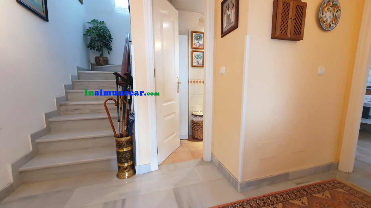 Chalet adosado con vistas al mar y piscina privada en La Herradura