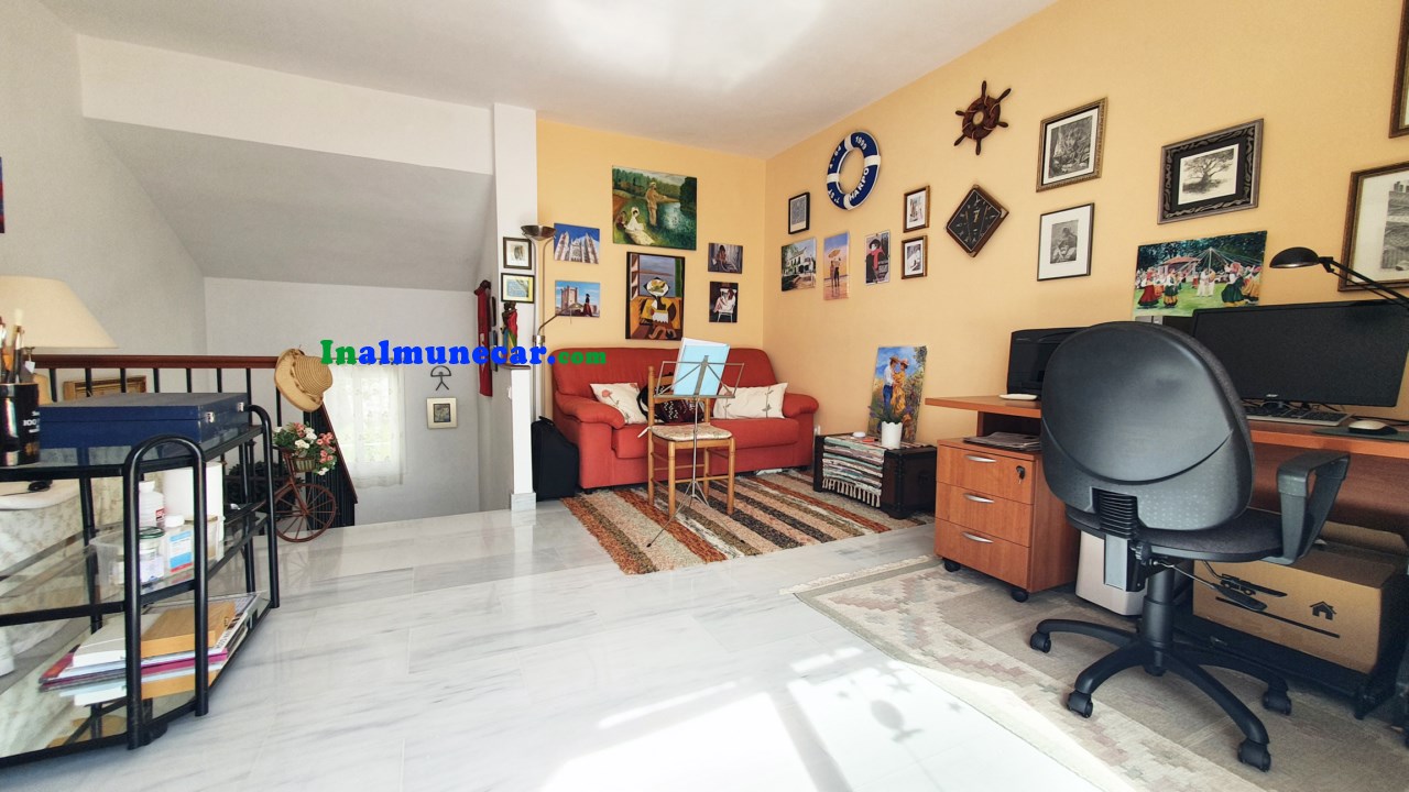 Chalet adosado con vistas al mar y piscina privada en La Herradura