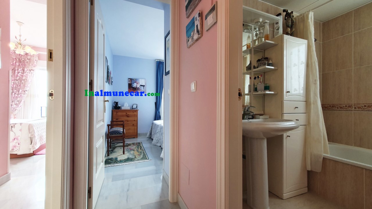 Chalet adosado con vistas al mar y piscina privada en La Herradura