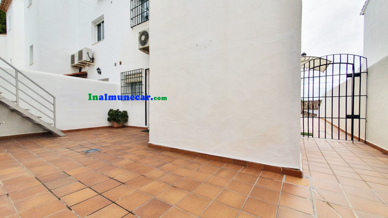 Chalet adosado con vistas al mar y piscina privada en La Herradura