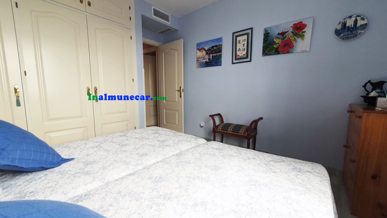 Chalet adosado con vistas al mar y piscina privada en La Herradura