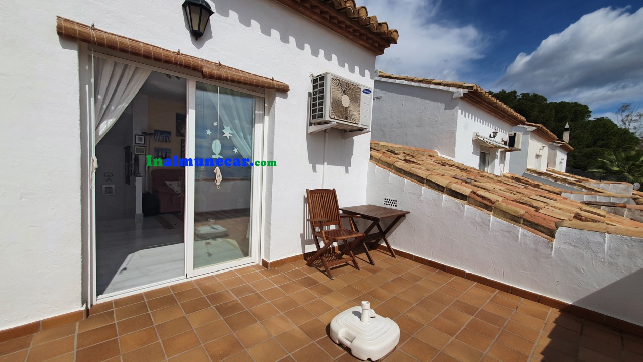 Chalet adosado con vistas al mar y piscina privada en La Herradura