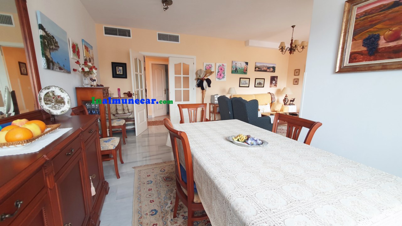 Chalet adosado con vistas al mar y piscina privada en La Herradura