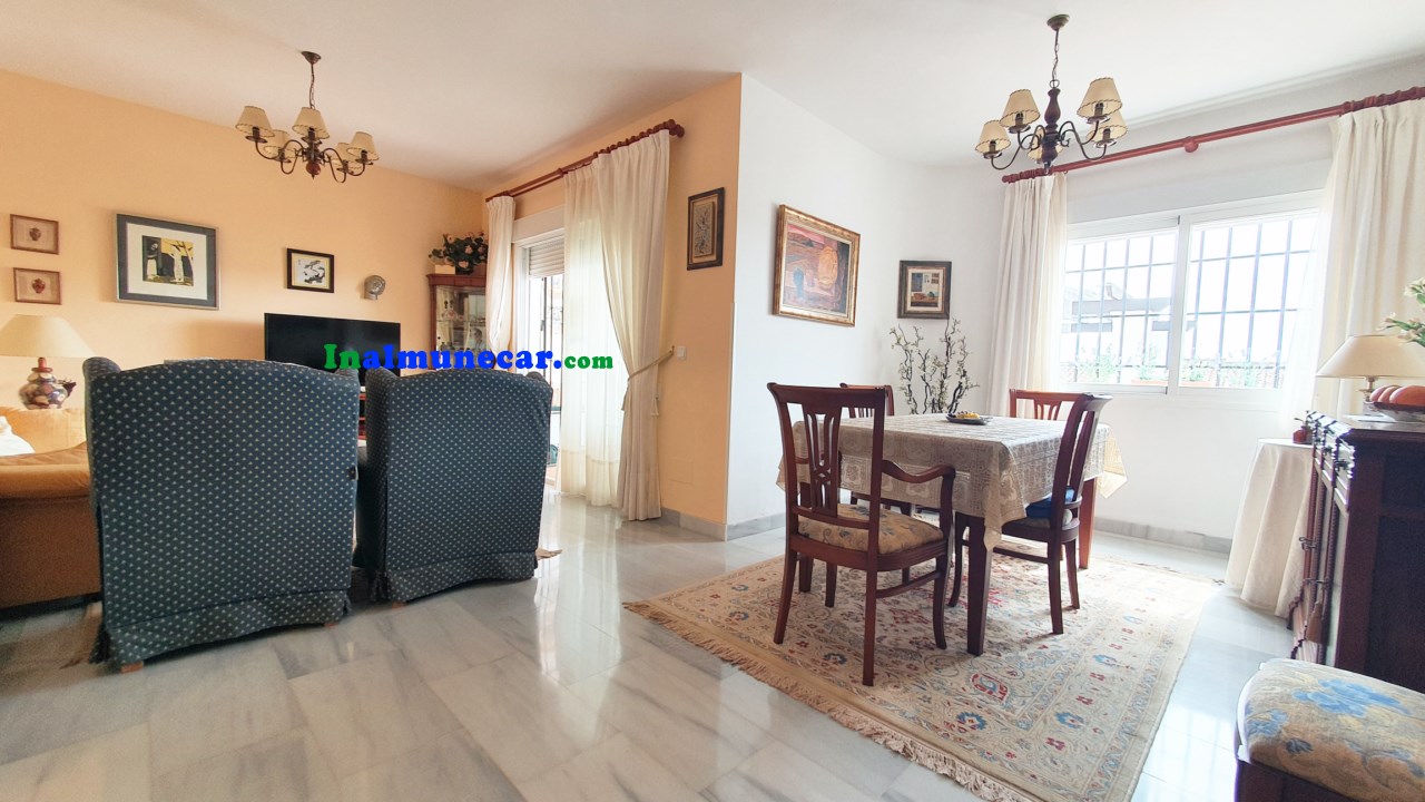 Chalet adosado con vistas al mar y piscina privada en La Herradura