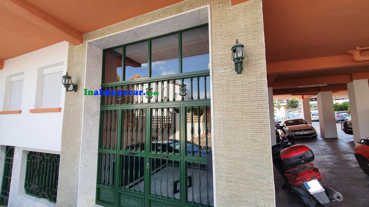 Apartamento de 2 dormitorios en venta en Playa Pozuelo, Almuñecar