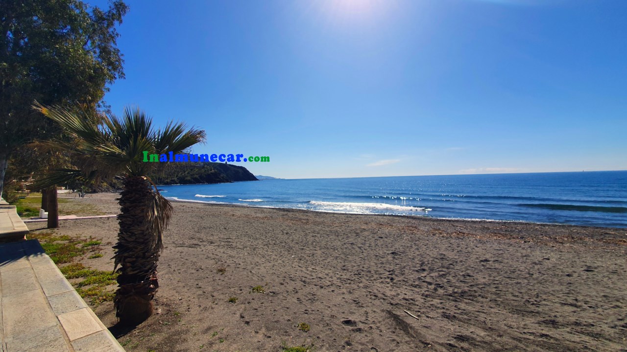Apartamento de 2 dormitorios en venta en Playa Pozuelo, Almuñecar