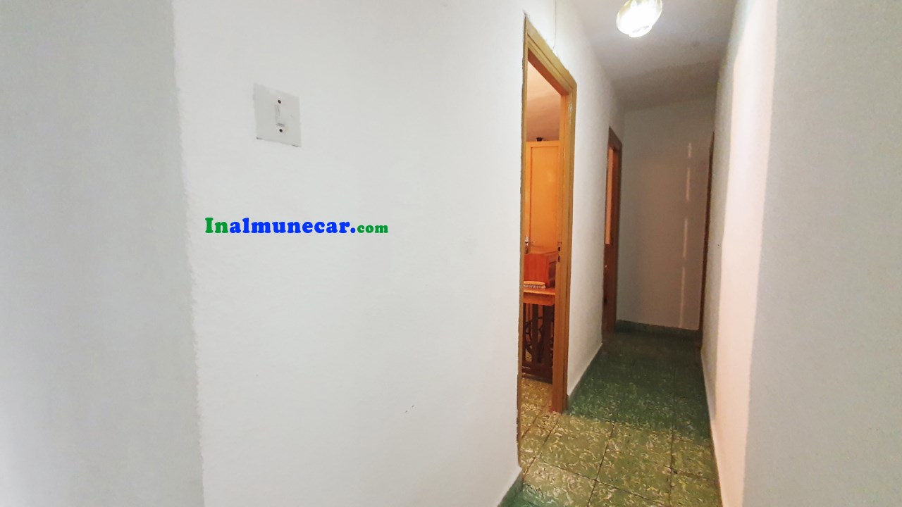 Se vende restaurante en Otivar  junto con una amplia vivienda .