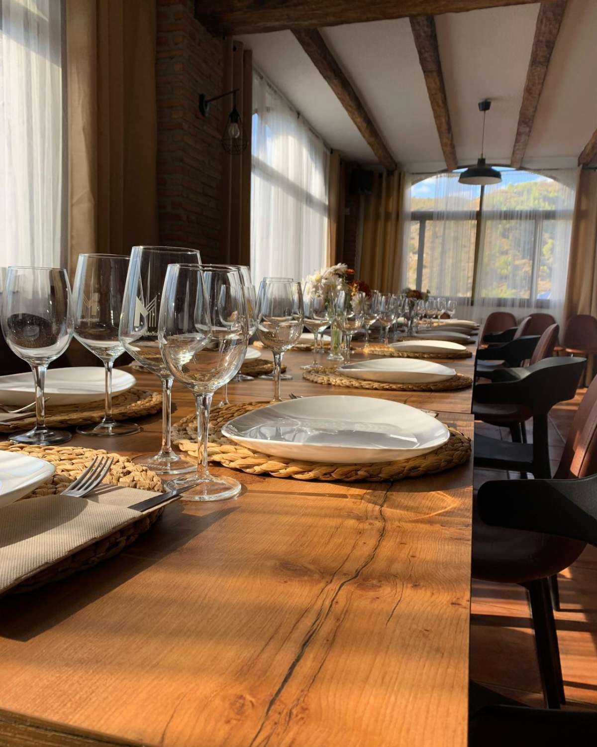 Se vende restaurante en Otivar  junto con una amplia vivienda .