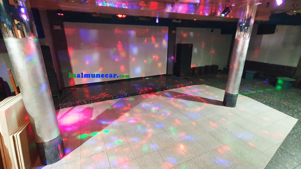 Se vende restaurante en Otivar  junto con una amplia vivienda .