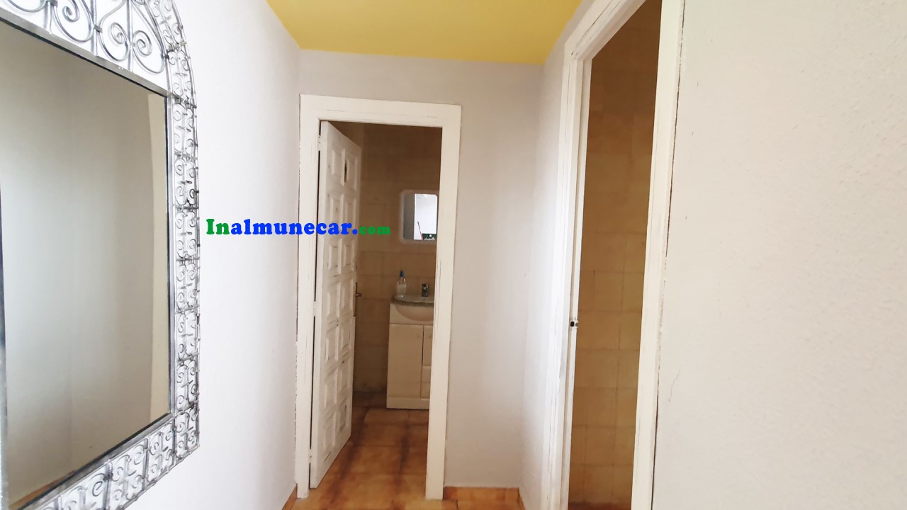 Se vende restaurante en Otivar  junto con una amplia vivienda .