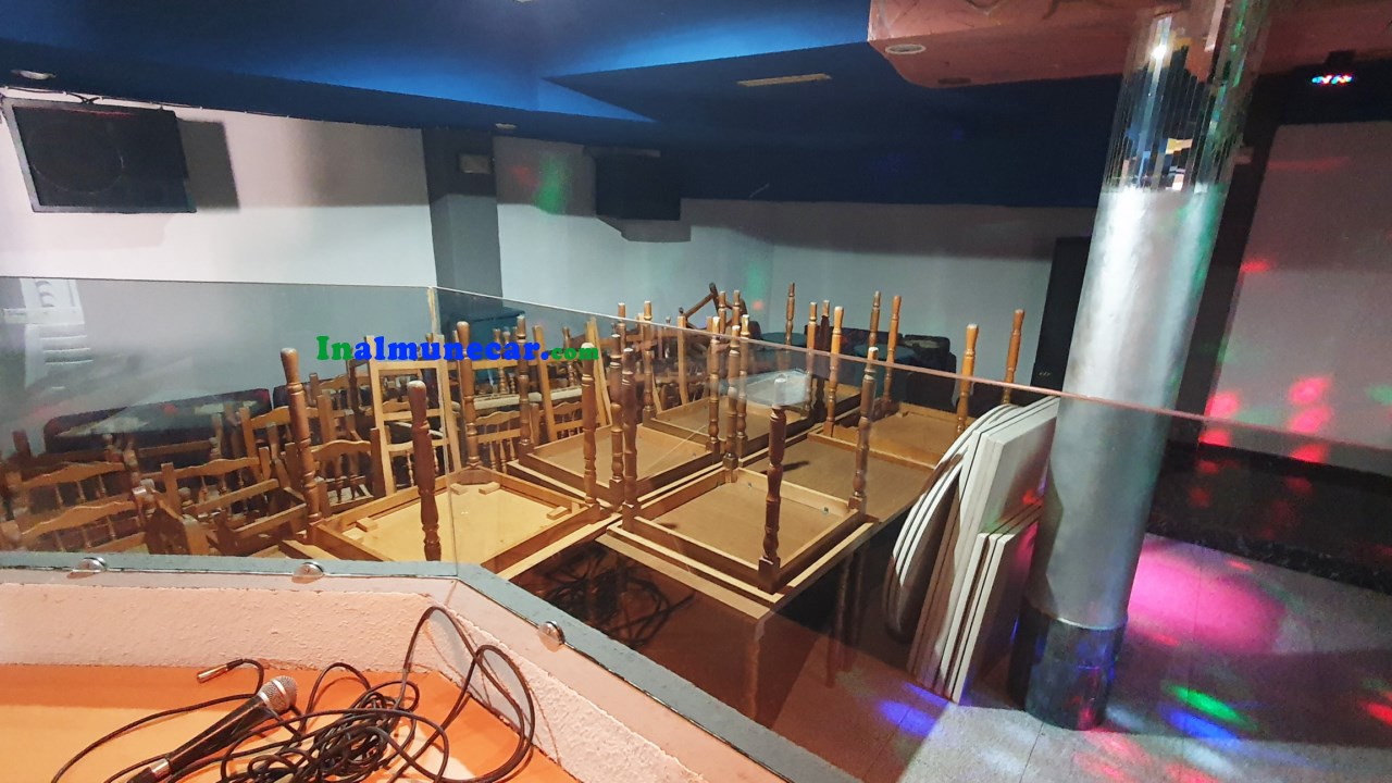 Se vende restaurante en Otivar  junto con una amplia vivienda .