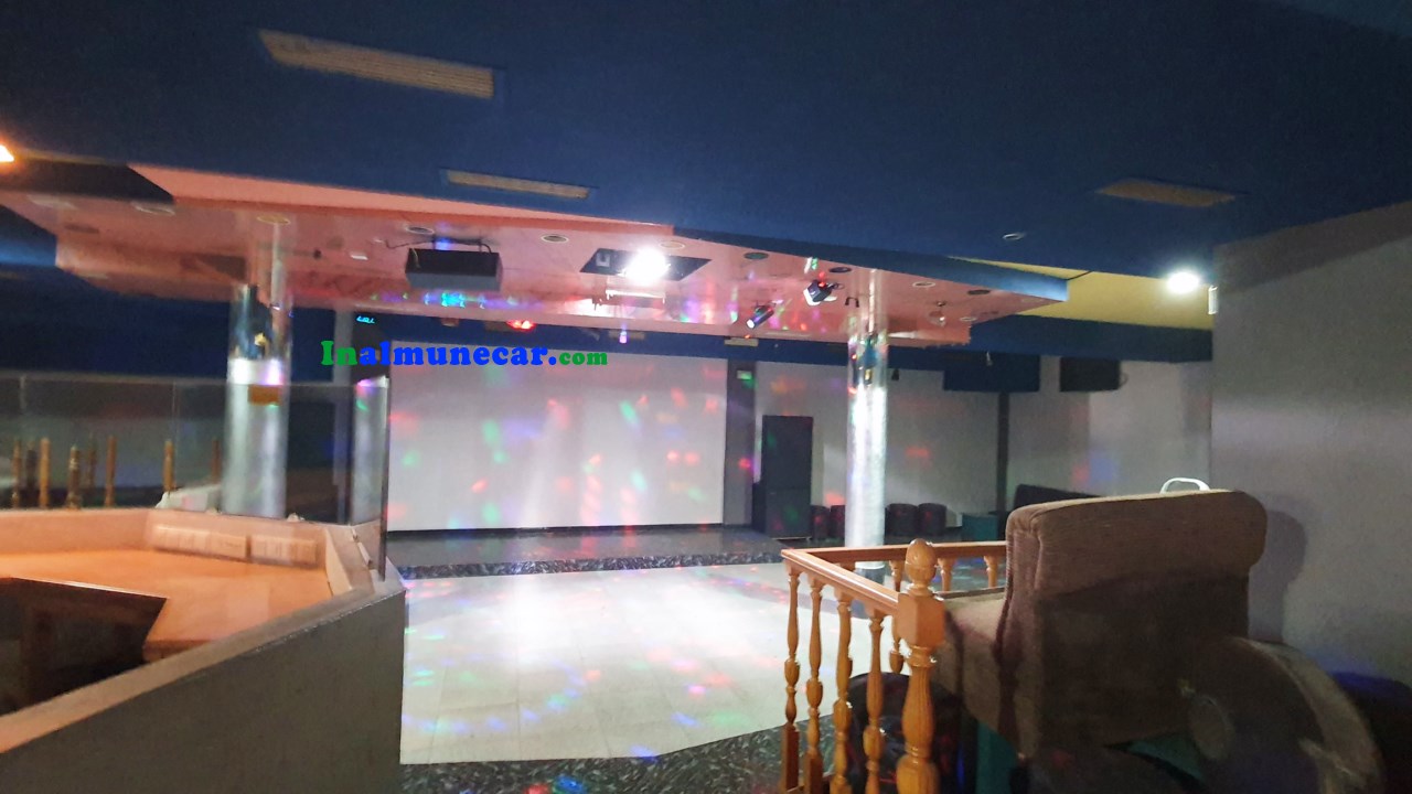 Se vende restaurante en Otivar  junto con una amplia vivienda .