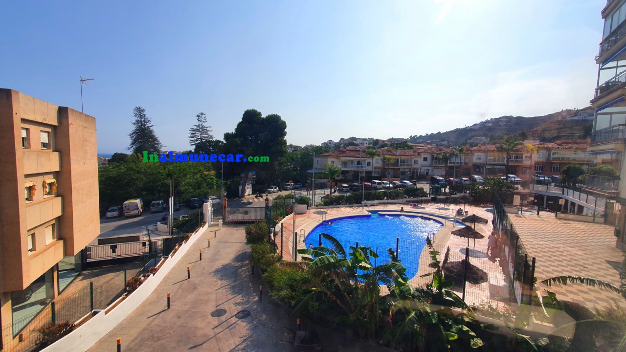 Fantastisk lägenhet till salu i urbanisering med pool och parkering