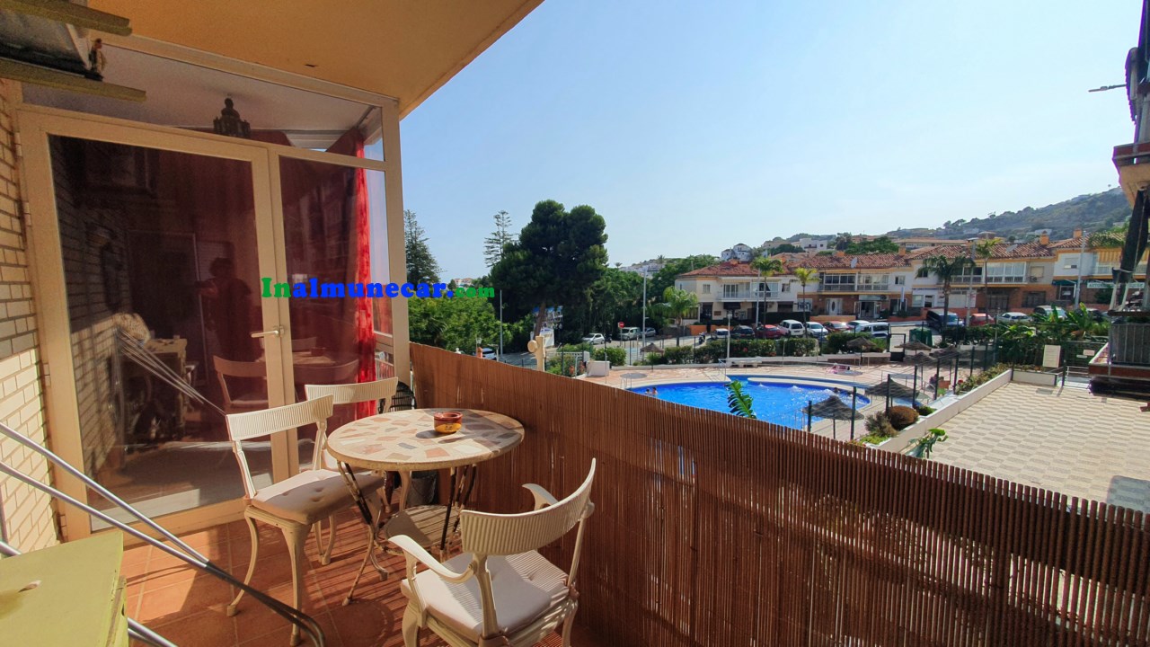 Fantastisk lägenhet till salu i urbanisering med pool och parkering