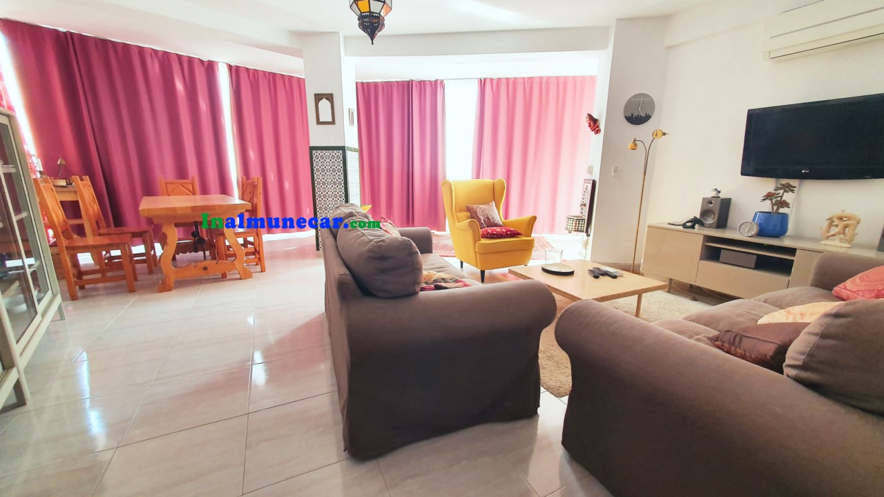 Fantastisk lägenhet till salu i urbanisering med pool och parkering