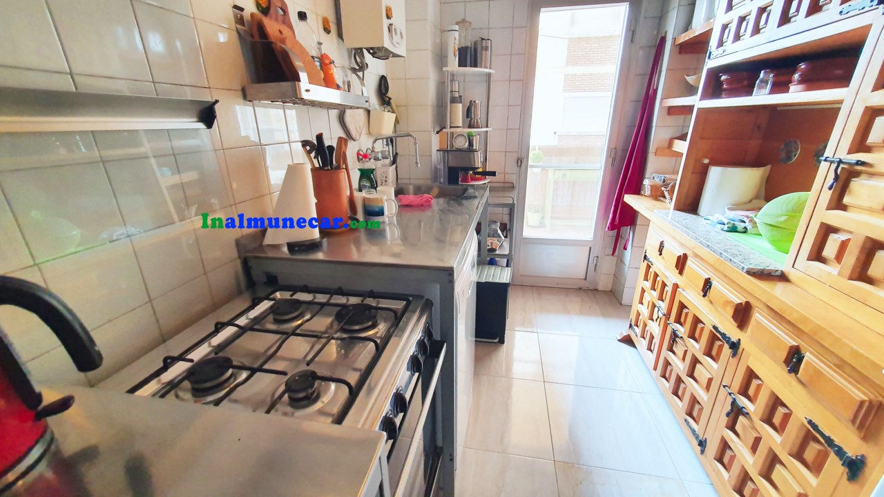 Fantastisk lägenhet till salu i urbanisering med pool och parkering