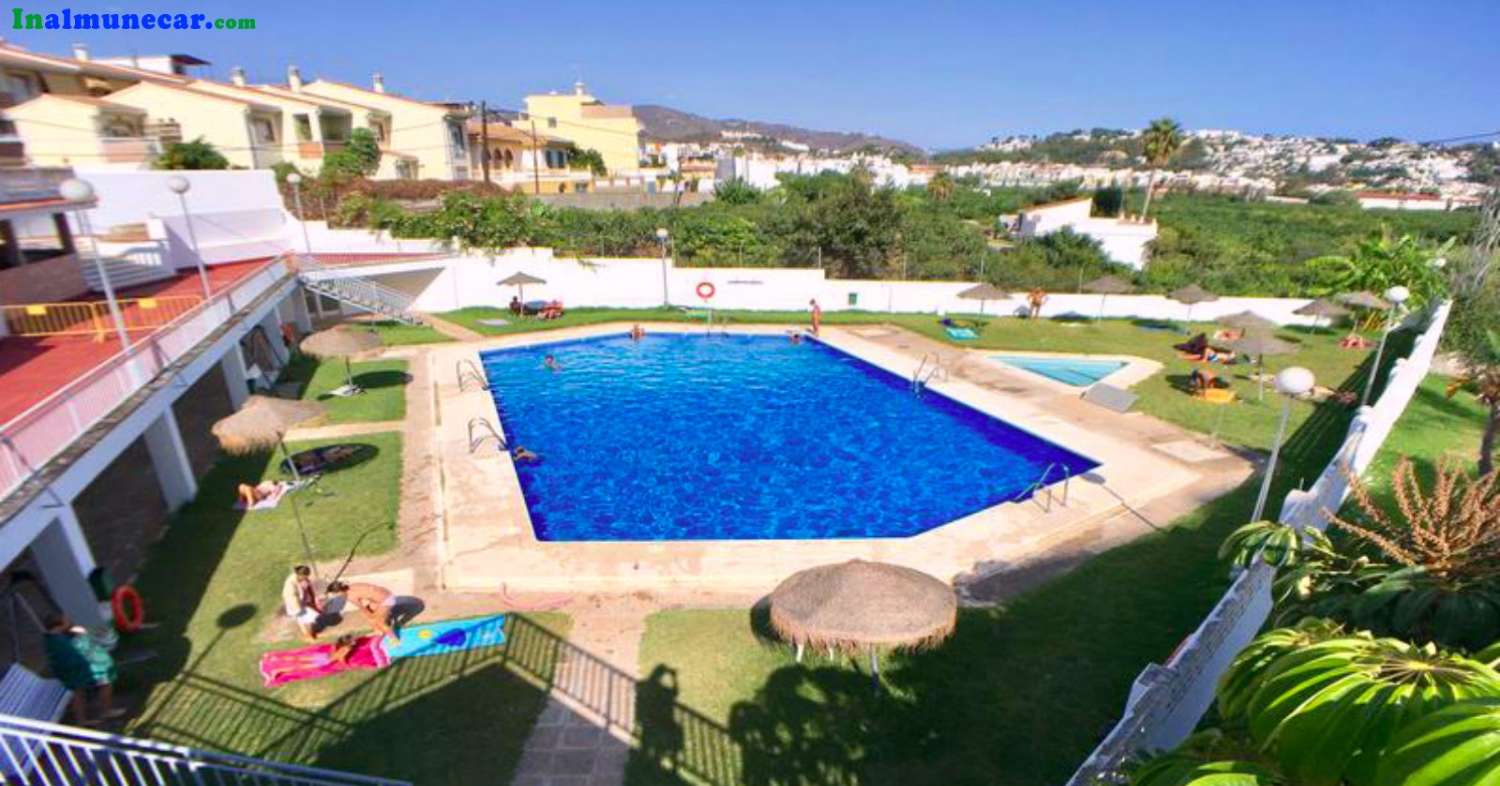 Fantastisk lägenhet till salu i urbanisering med pool och parkering