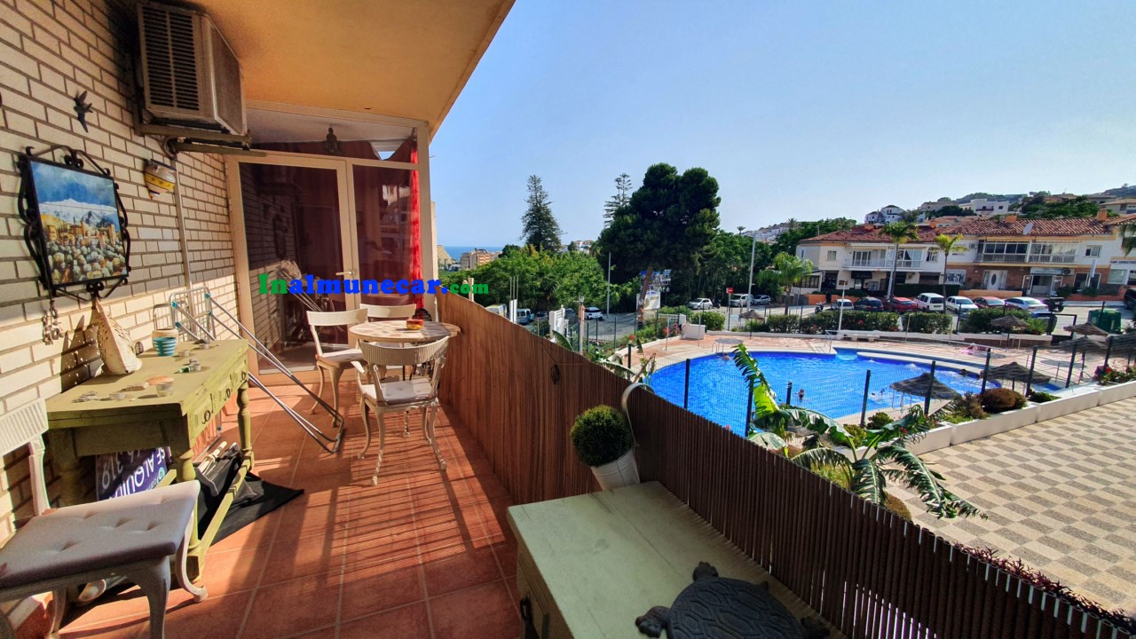 Fantastisk lägenhet till salu i urbanisering med pool och parkering