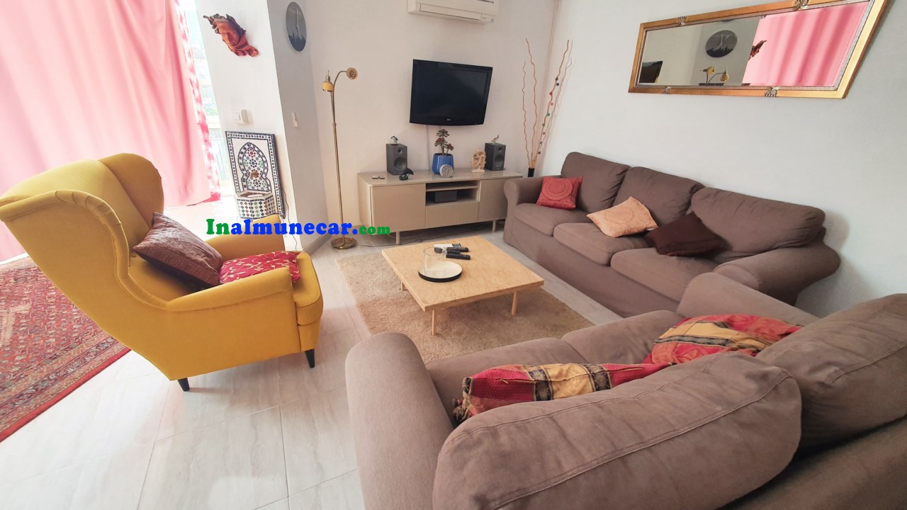 Fantastisk lägenhet till salu i urbanisering med pool och parkering