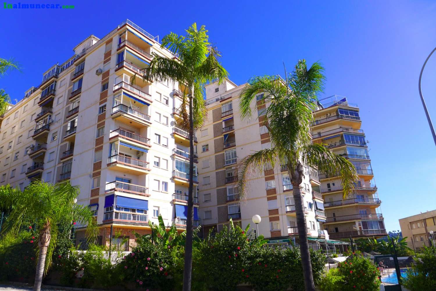 Fantastisk lägenhet till salu i urbanisering med pool och parkering