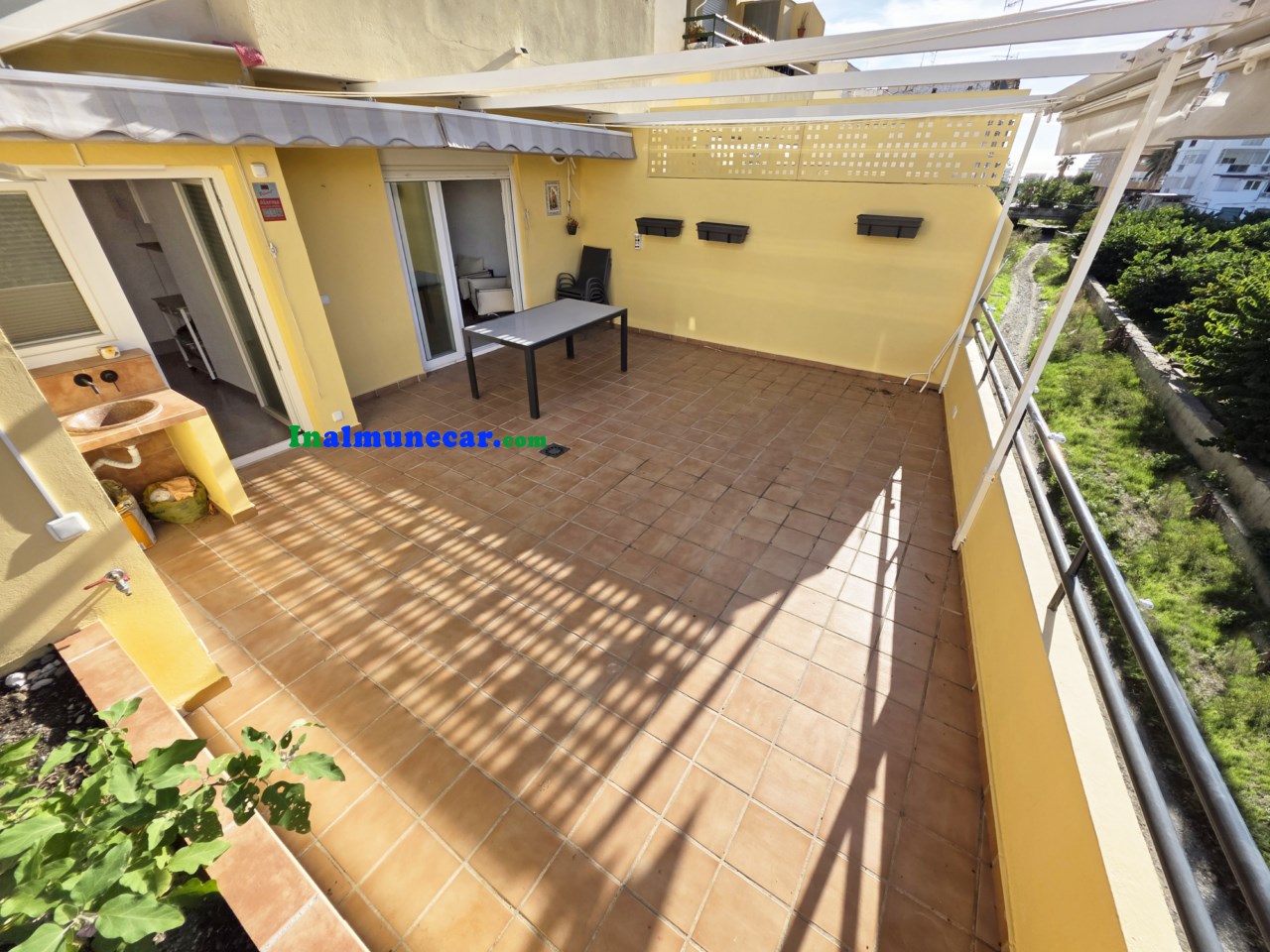 Appartement à vendre dans le centre d’Almuñecar très proche du nouveau marché municipal.